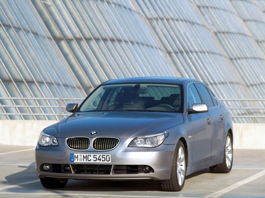  BMW 545i Sedan 2003 года  (фото 5 из 6)